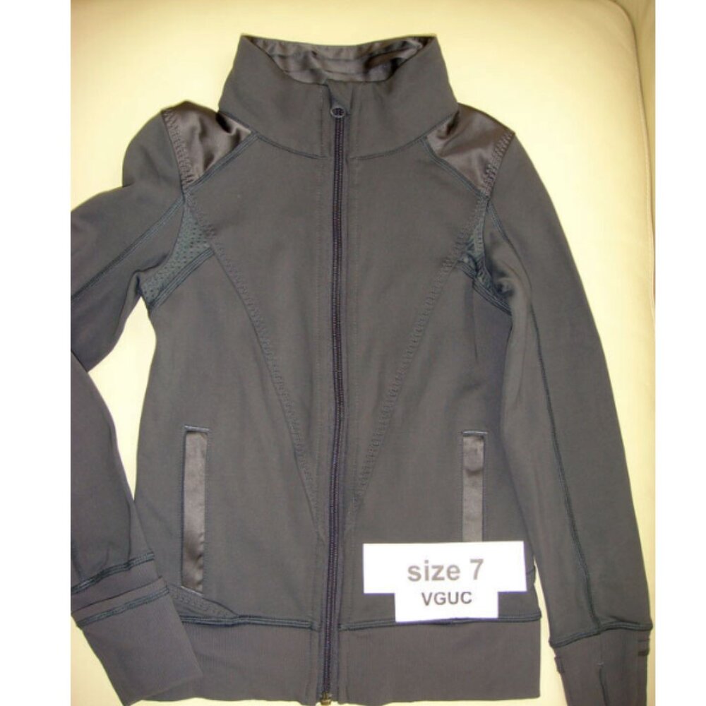 Ivivva by Lululemon🍋True Focus Grey Jacket thumbholes pockets zipper size 7